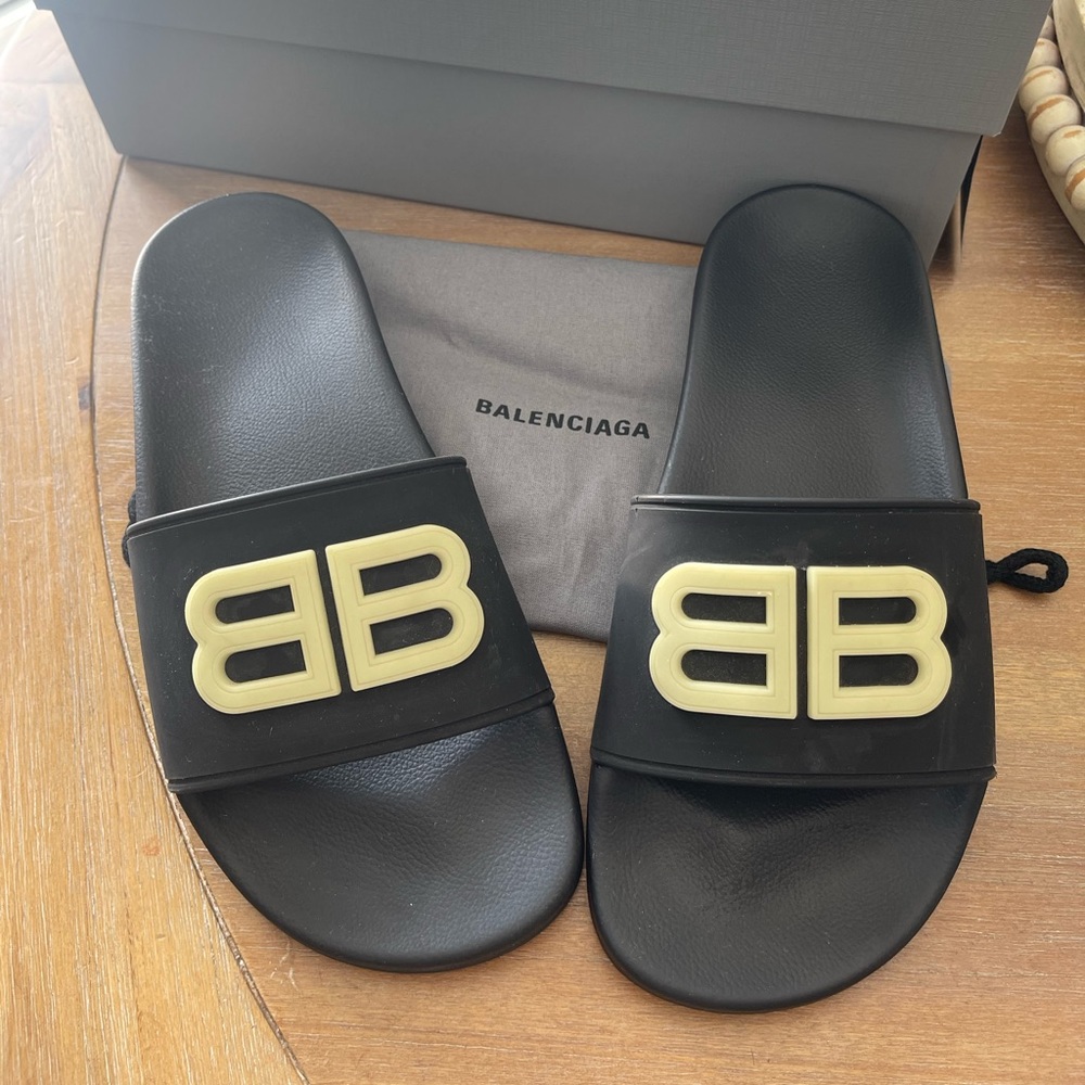 Balenciaga Glow Pool slide